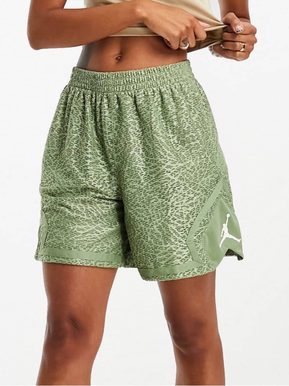Jordan Women's green diamond Athletic Basketball Shorts sz L
